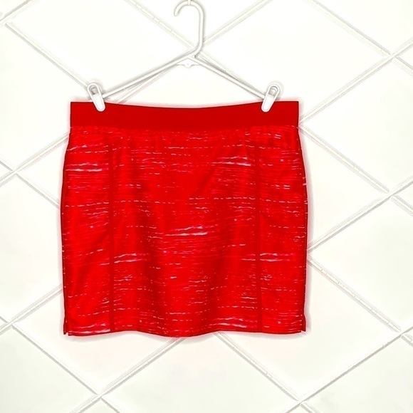adidas Golf Skirt / Skort, Size M, Red with White Streaks. - Picture 2 of 6